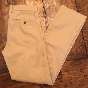 Gap Men’s Tailored Khakis Straight Fit
